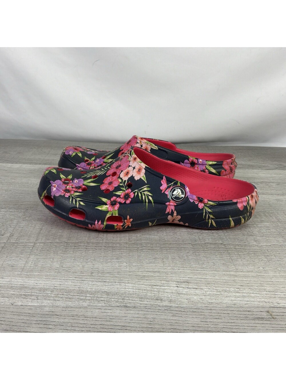 Crocs Classic Clogs Women’s Size 8 Floral Navy
